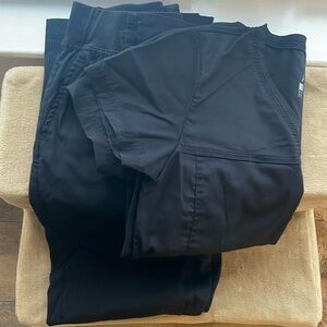 ADAR XS black scrub set